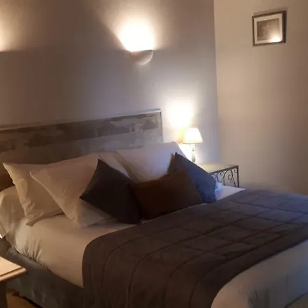 Le Domaine Du Mijarnier Bed & Breakfast Montbeugny